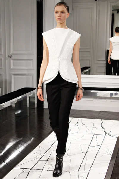 Look 16